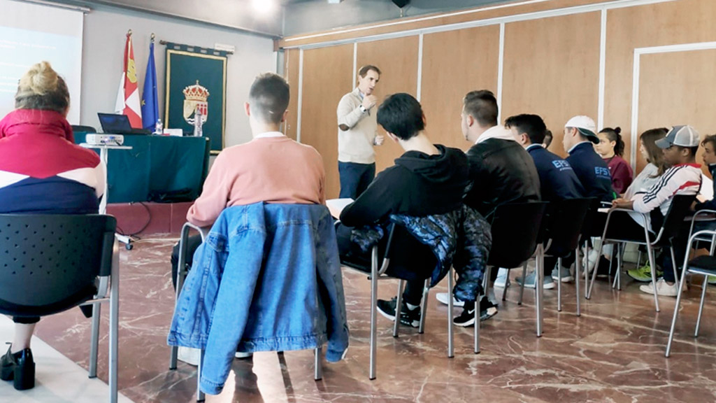Jóvenes y mujeres centran los talleres de la Escuela de Salud de Valverde 1 Imagen del último taller de la Escuela de Salud celebrado en Valverde. / Kamarero