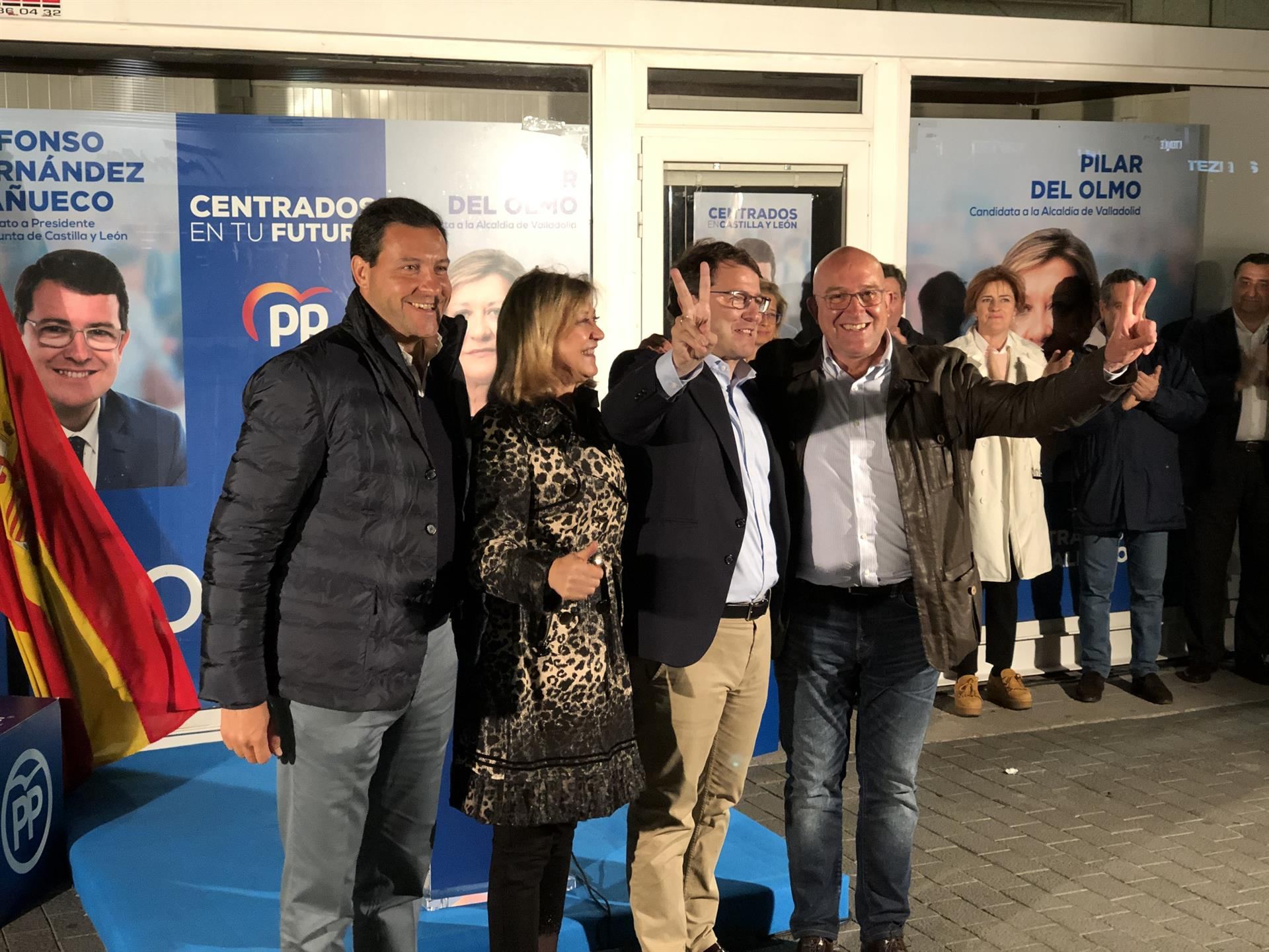 Mañueco asume “un gran legado” con un “proyecto renovado” 1 El candidato del PP a la Presidencia de la Junta de Castilla y León, Alfonso Fernández Mañueco (2d). / Europa press