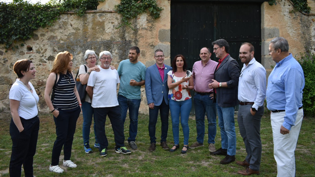 La corporación municipal visita el Esquileo de Cabanillas del Monte./ E.A.