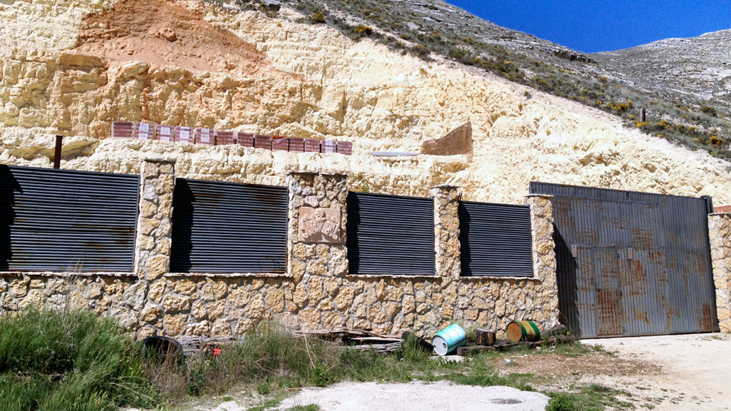 Ecologistas en Acción, preocupado por las nuevas Normas Subsidiarias 1 Los ecologistas denuncian situaciones como las de este inmueble en Valle de Tabladillo. / e.a.