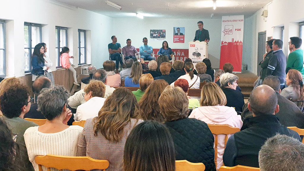 Un momento del acto celebrado en el salón parroquial de Valsaín. / el adelantado