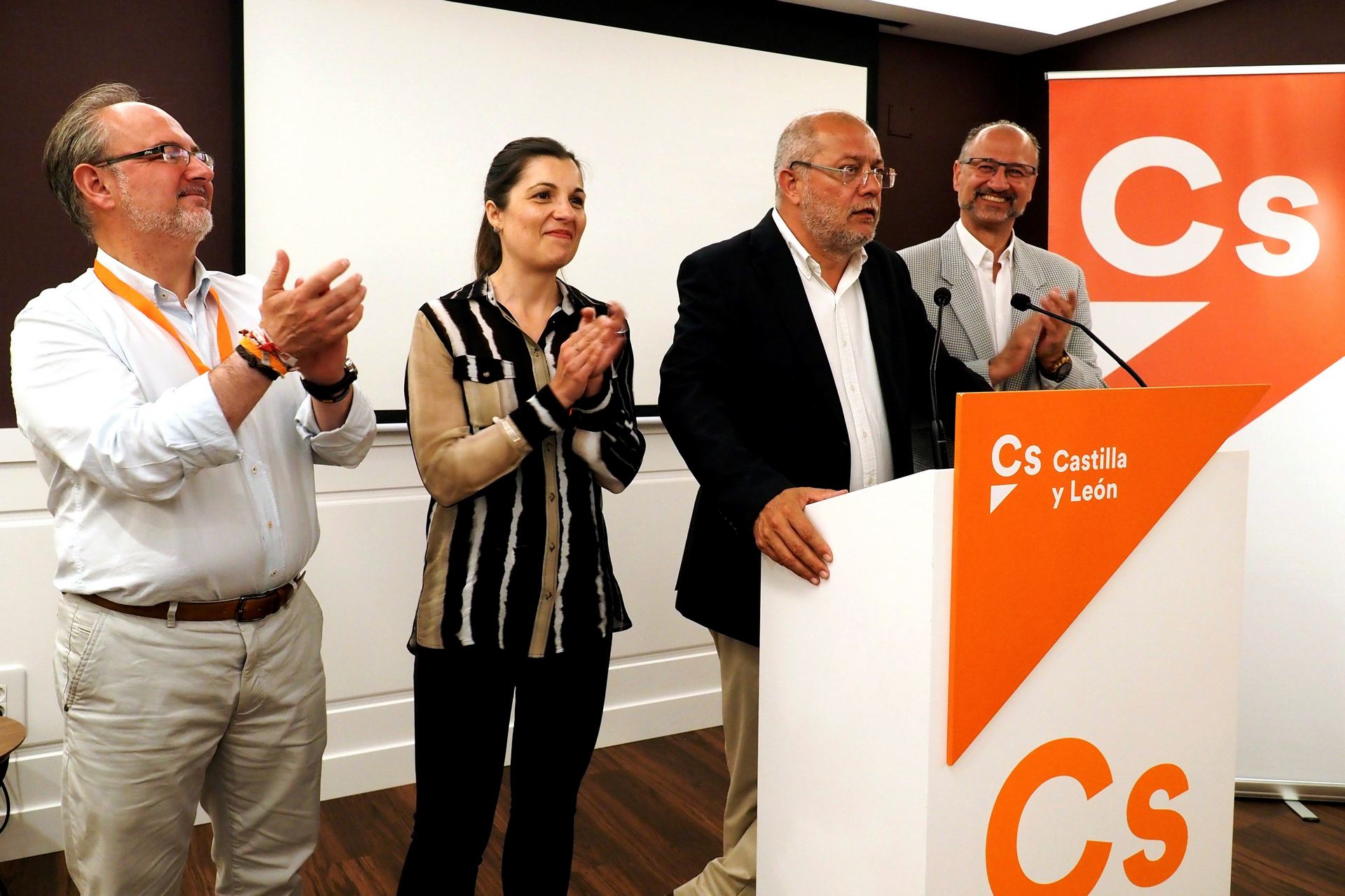 PP y PSOE necesitan de un acuerdo con Ciudadanos para gobernar en la Junta de Castilla y León. / Efe