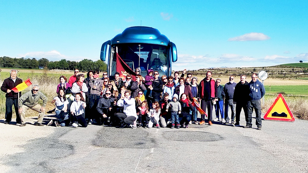 La protesta se realizó en la propia carretera, el pasado viernes. / el adelantado