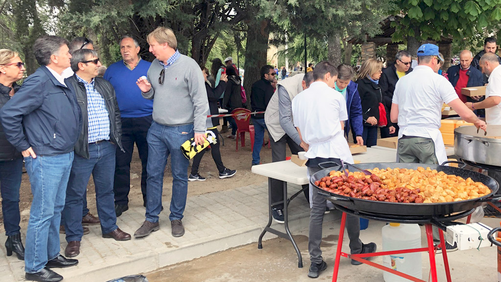 Valseca reparte 1.500 raciones de cocido en la Feria del Garbanzo 1 El cocido de Valseca congregó a un gran número de comensales. / el adelantado