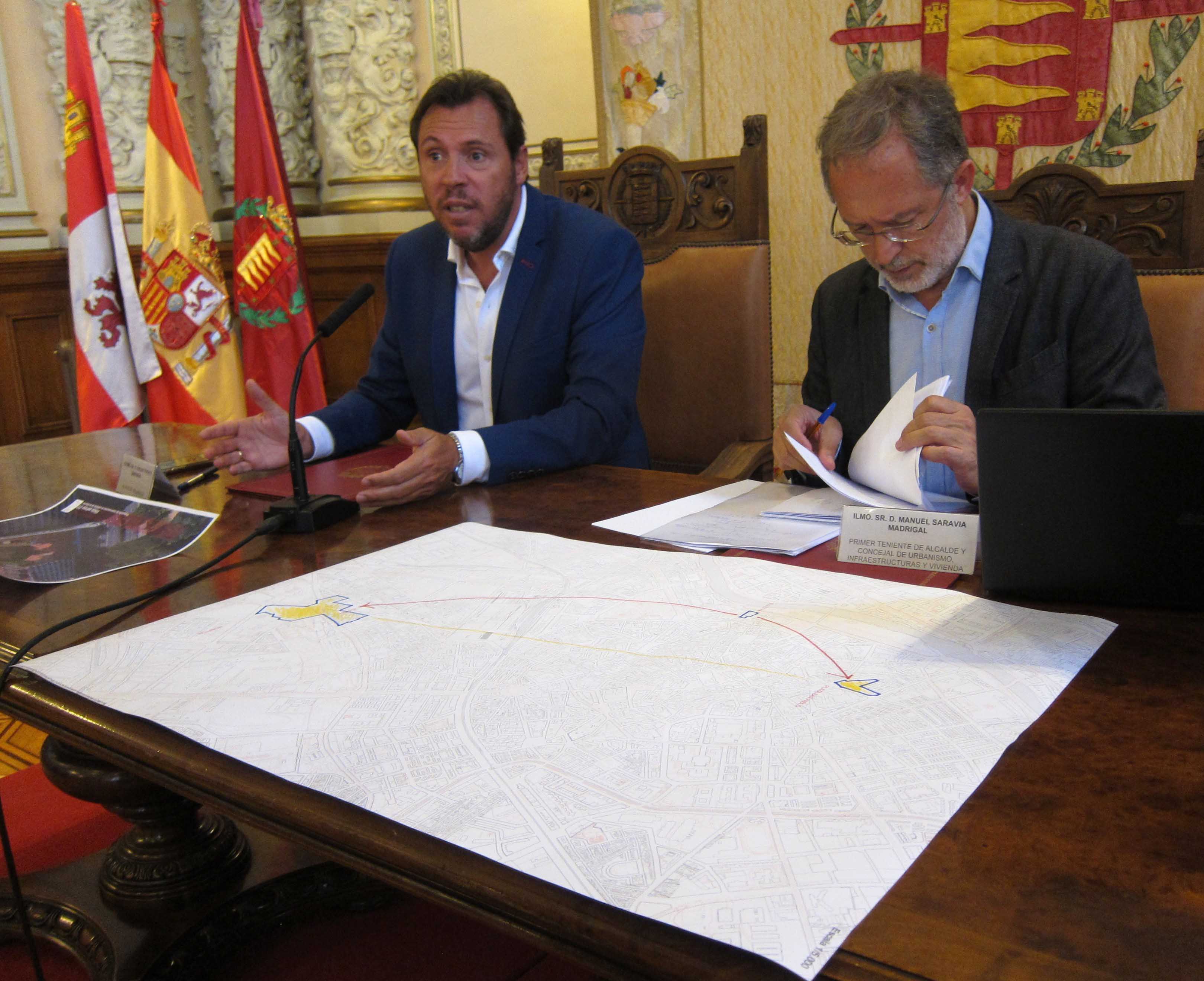 Óscar Puente (izq), alcalde en funciones de Valladolid, junto a Manuel Saravia, teniente de alcalde. / E.P.