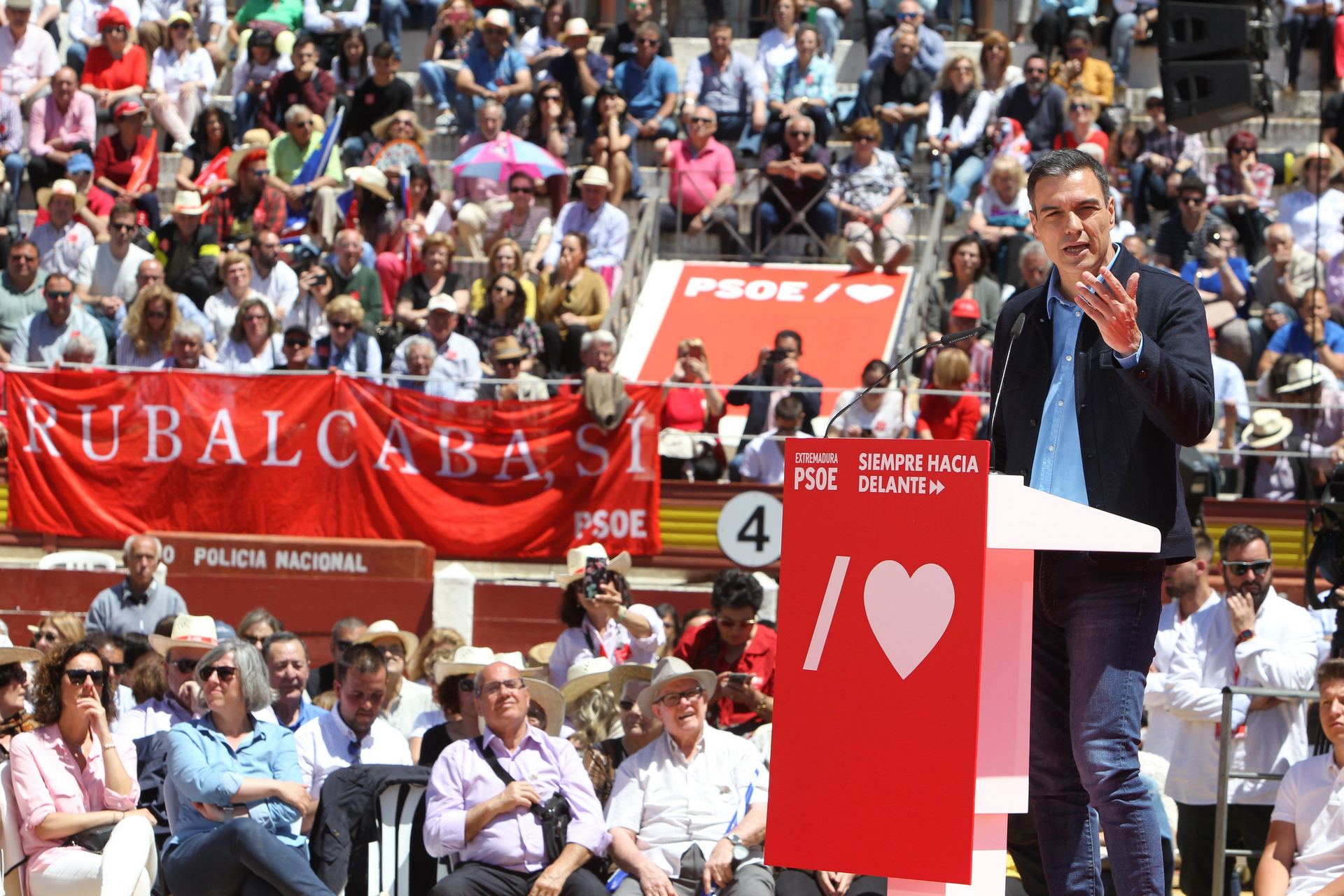Durante su intervención, Pedro Sánchez evocó al expresidente Felipe González y a Alfredo Pérez Rubalcaba