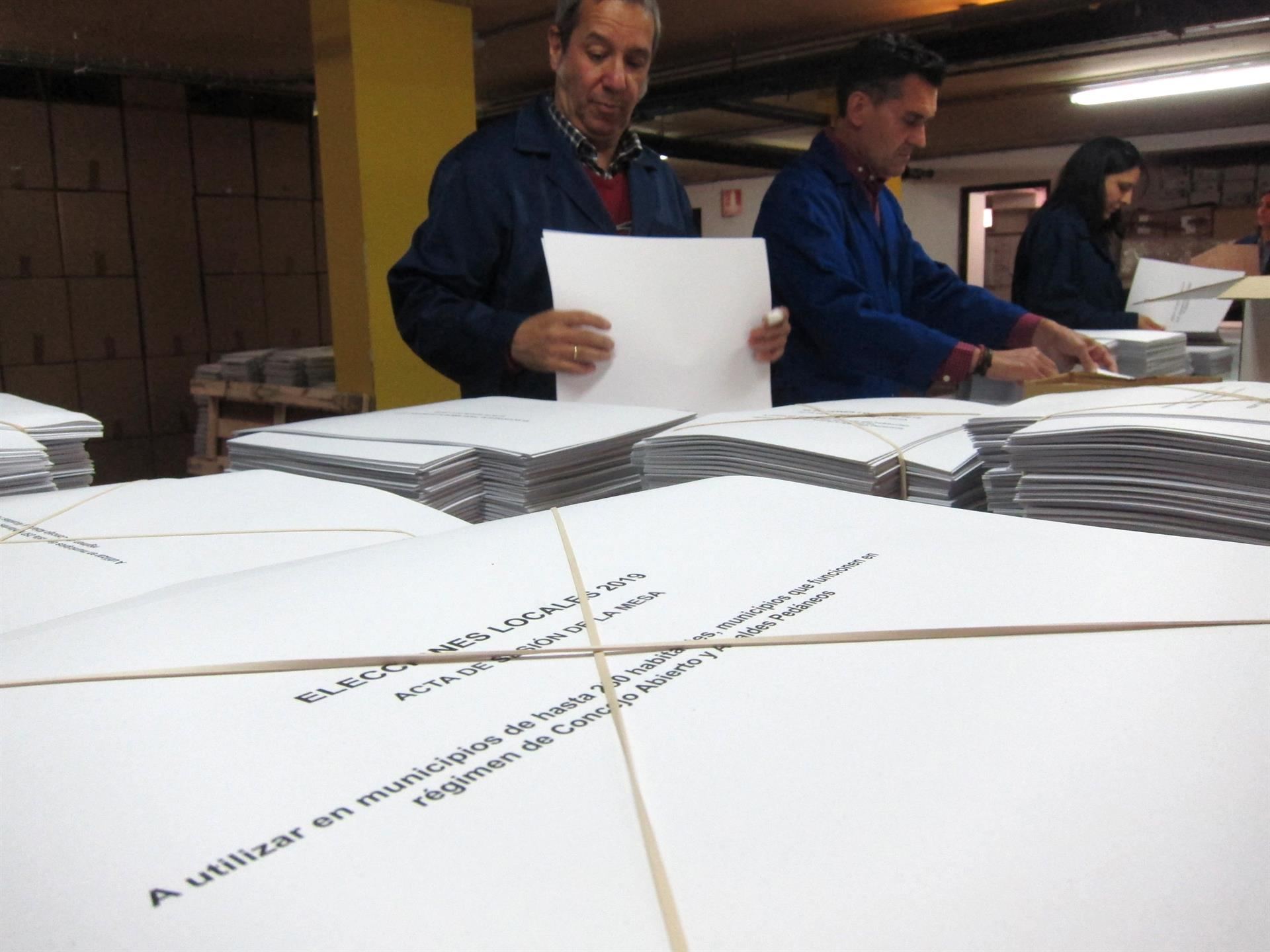 En esta ocasión podrán votar por primera vez en unas europeas, autonómicas y municipales 1.190.646 de jóvenes. / efe