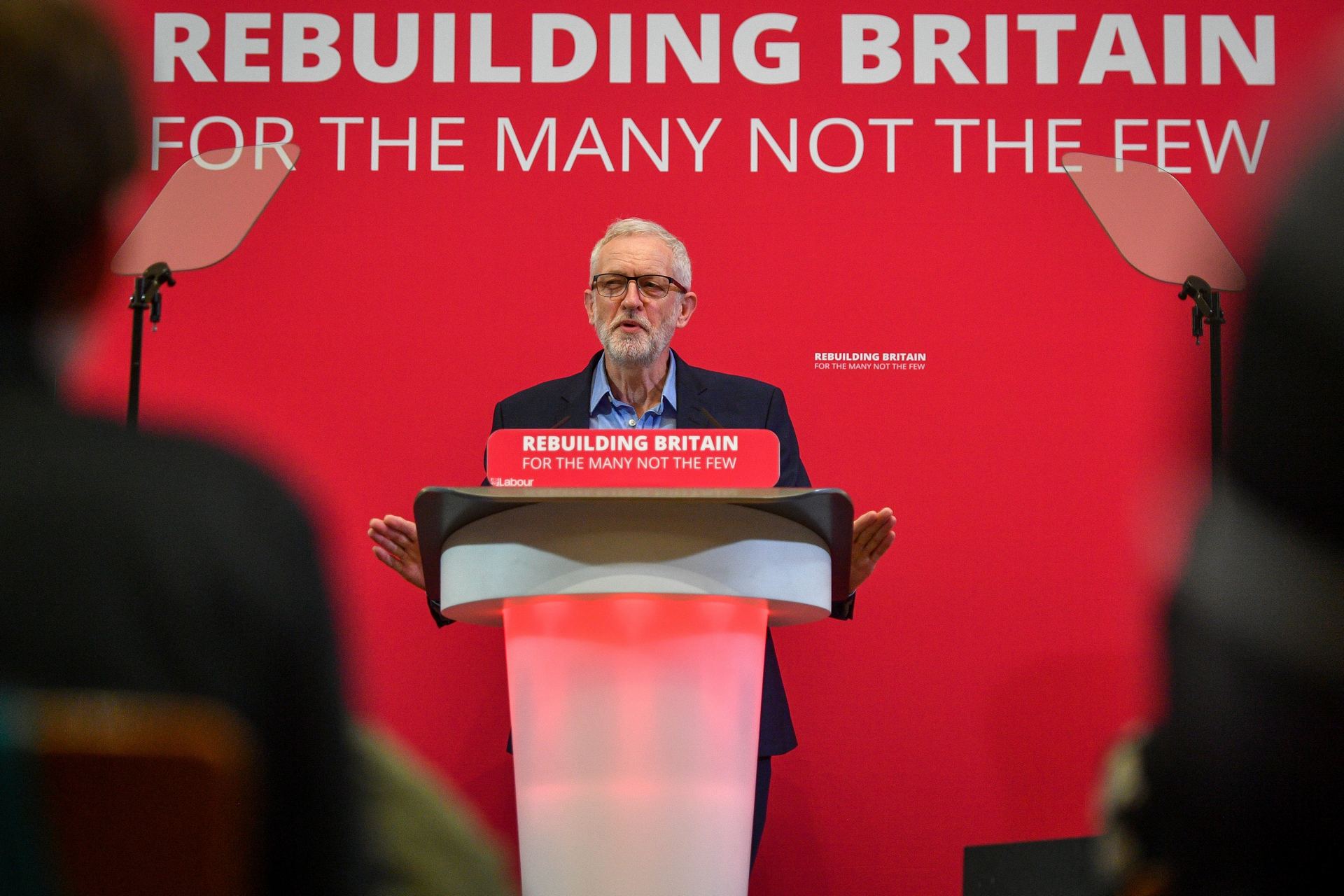 Jeremy Corbyn aseguró que las conversaciones no pudieron superar las brechas políticas que tiene con May. 

11 May 2019, England, Birmingham: Britain's Labour party leader Jeremy Corbyn speaks at the Young Labour conference in Birmingham. Photo: Ben Birchall/PA Wire/dpa

  (Foto de ARCHIVO)

11/05/2019