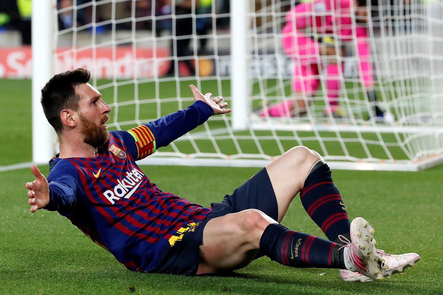 El templo es de Messi 1 Leo Messi celebra su segundo gol, el tercero del Barça en la victoria ante el Liverpool.