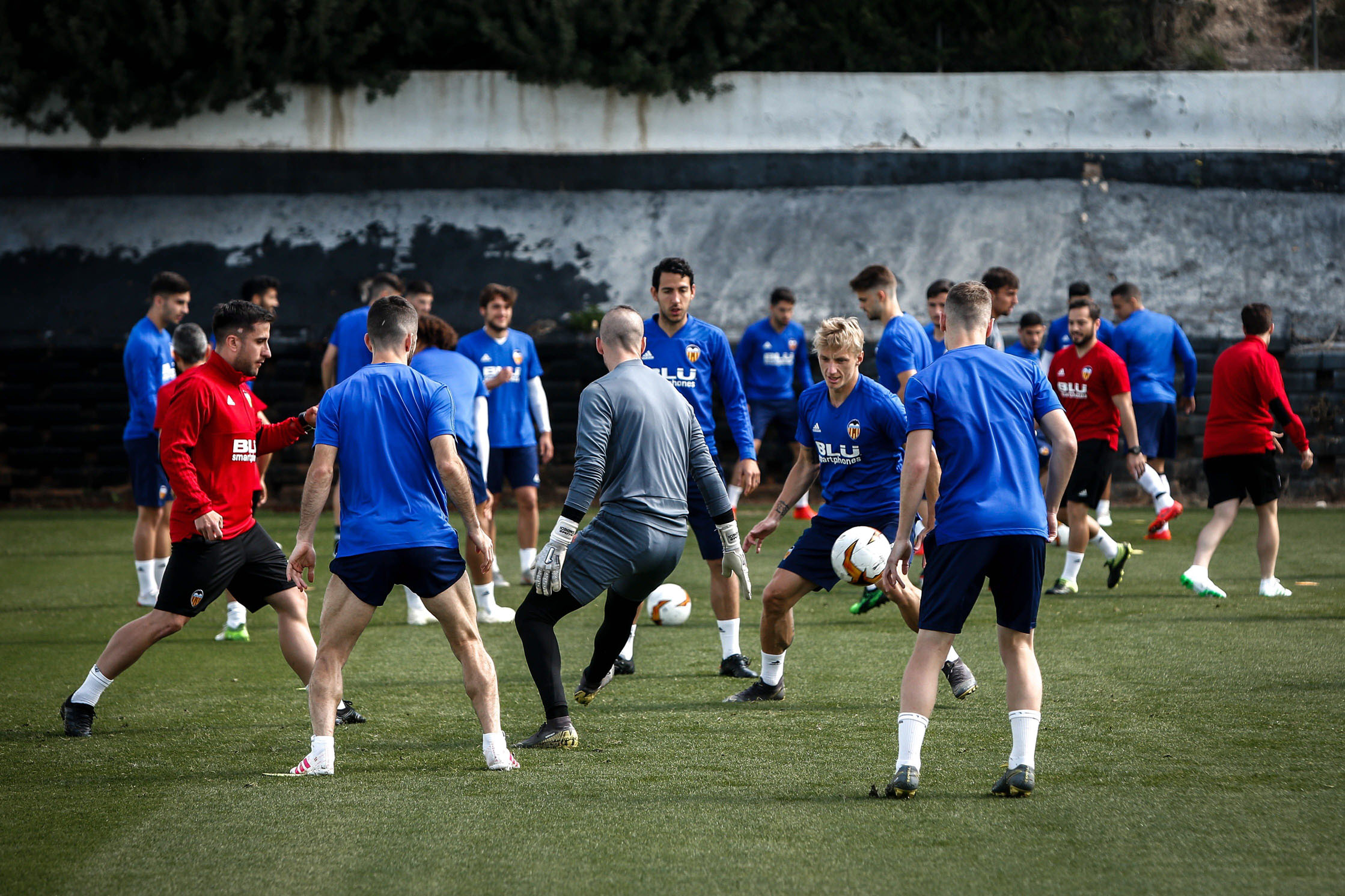 Emery, último obstáculo en el camino a otra final 1 Los jugadores del Valencia, en el entrenamiento previo a la ida de semifinales de la Europa League.