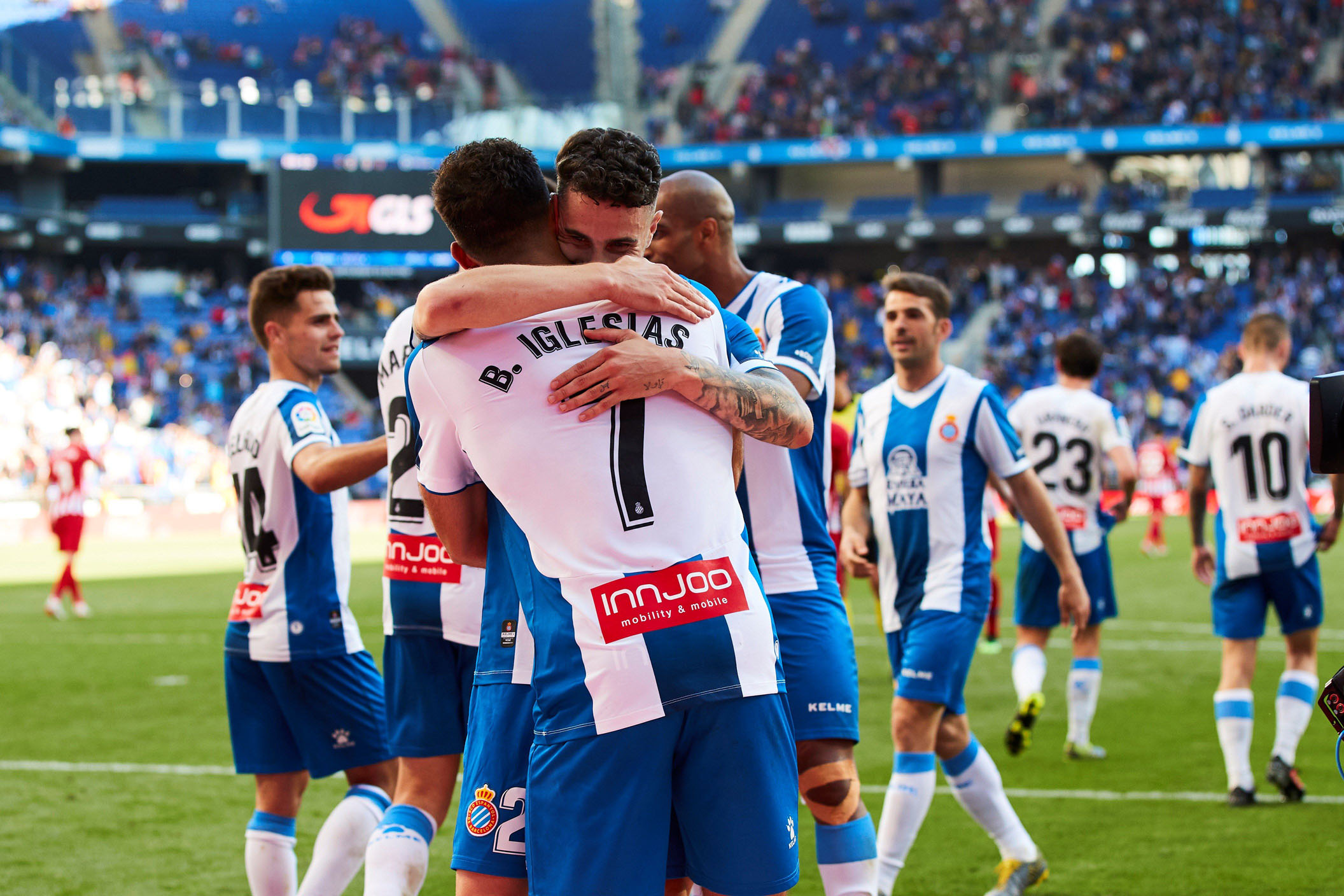 Borja Iglesias, autor de un doblete, celebra el tercer gol del Espanyol en la victoria ante el Atlético de Madrid