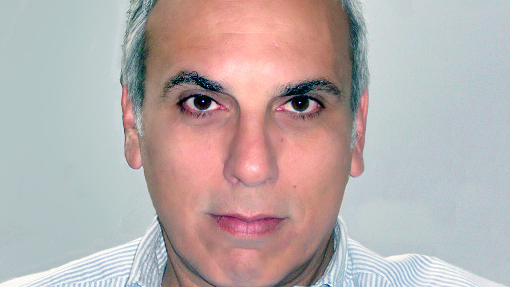 El autor planteó la obra con el objetivo de producir en sus lectores “hambre” para continuar, capítulo a capítulo, devorando el libro y descubriendo el secreto que esconden sus dos historias.