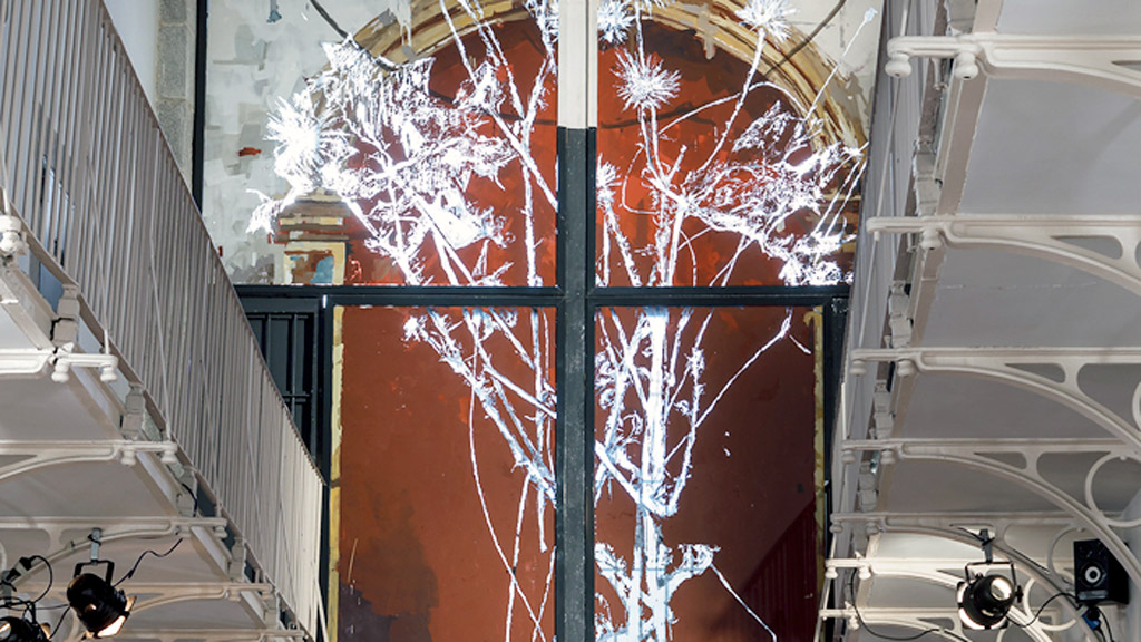 Obra de Gonzalo Borondo, dentro de la exposición ‘Las vidas de Machado’,que puede visitarse hasta el domingo 2 de junio. / E. A.