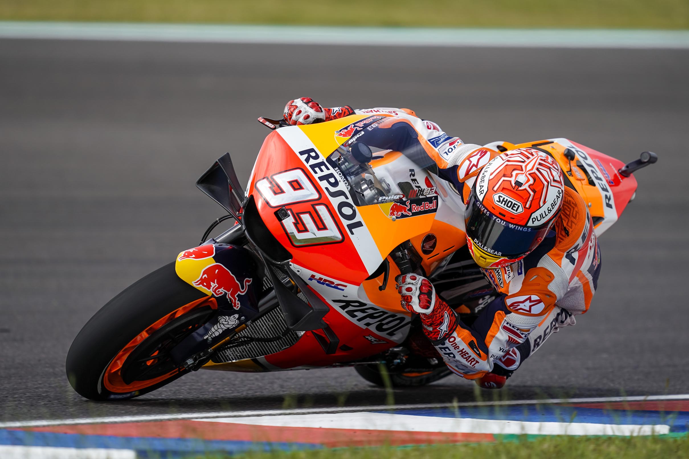 Marc Márquez llega a Jerez, donde ganó el año pasado, después de caerse en el Gran Premio de Las Américas cuando lideraba con holgura.