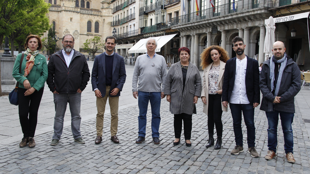 Los candidatos a la Alcaldía posan en la Plaza Mayor. / Nerea Llorente