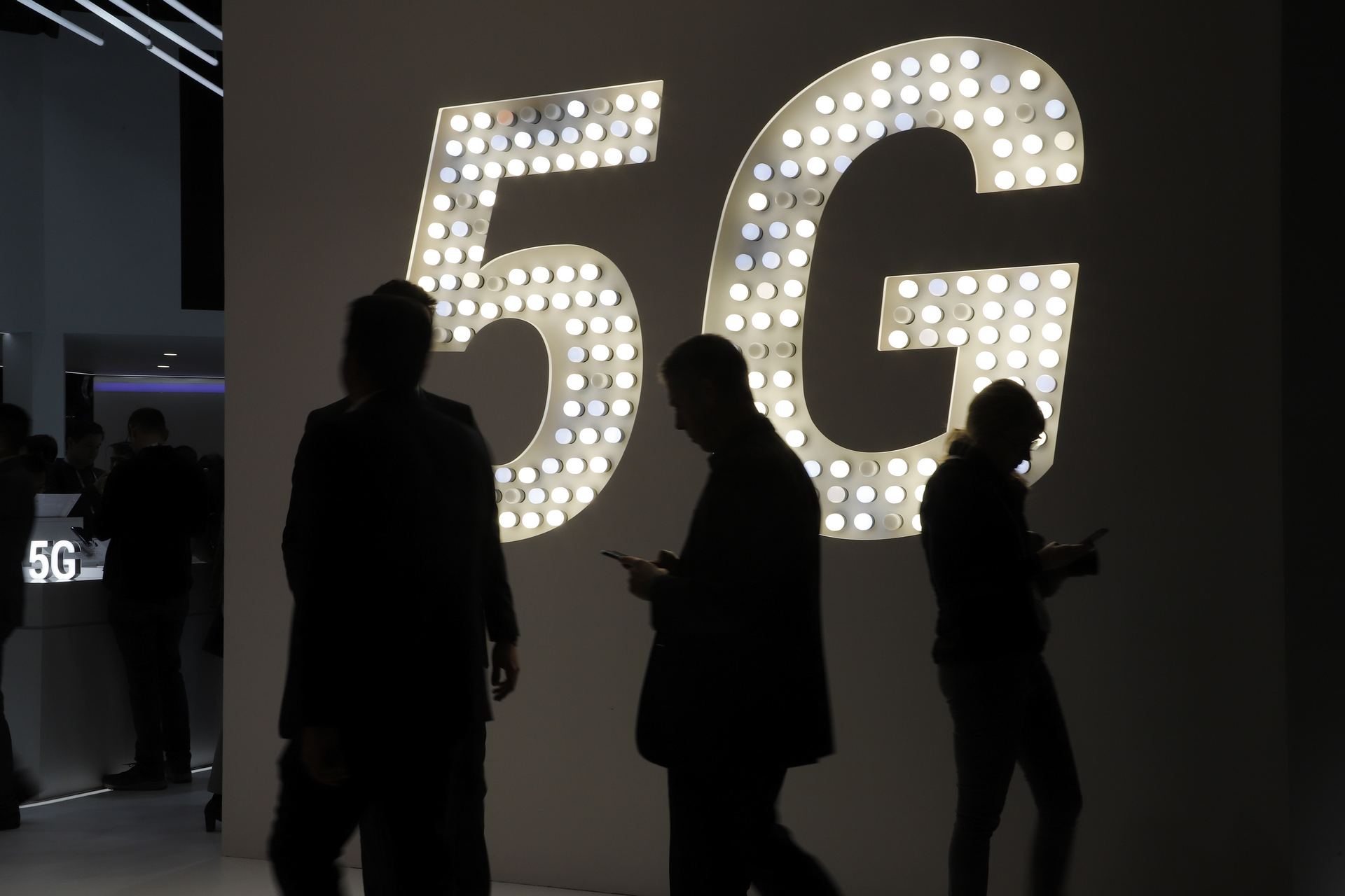 La primera llamada 5G en el mundo la completaron en España el pasado febrero Huawei y Vodafone. / E.P.