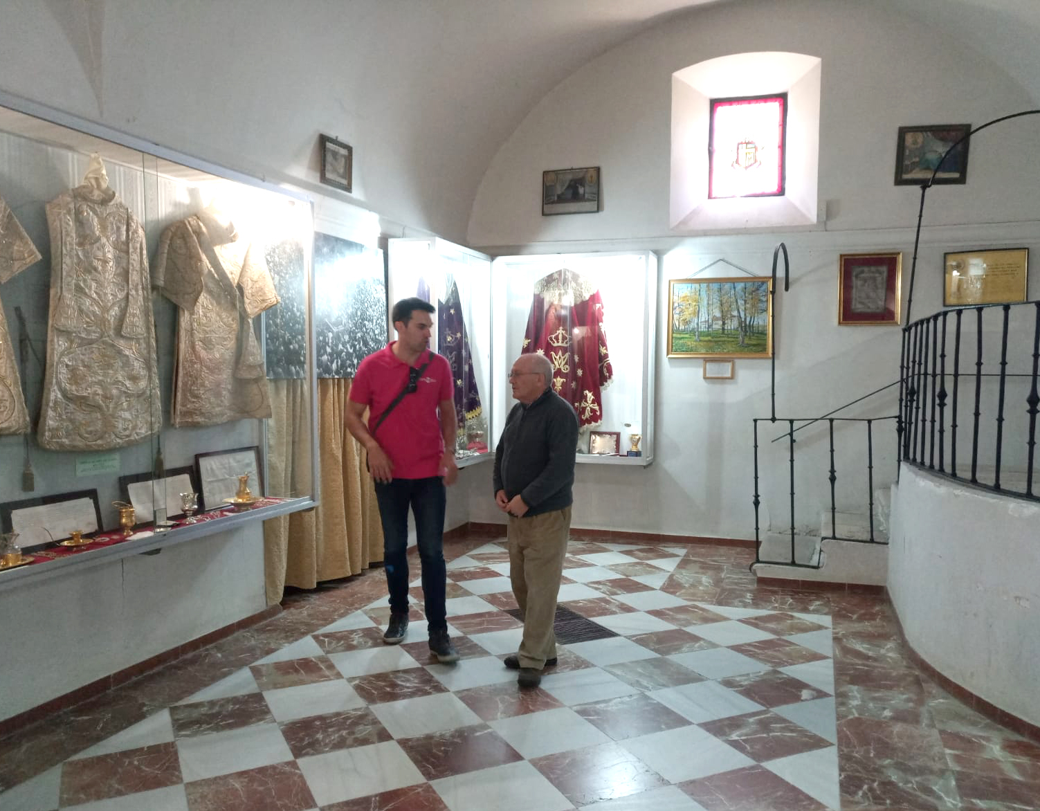 Borja Sanz, líder de Centrados, junto al Padre Juan. / EA