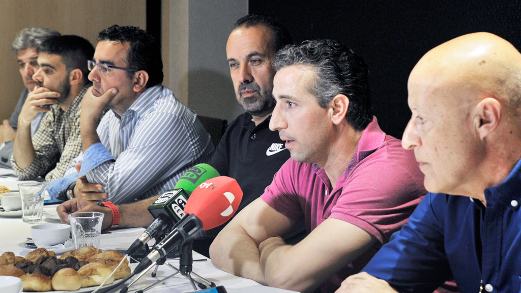 Los directivos de la actual junta de la Gimnástica Segoviana, con el presidente Agustín Cuenca encabezando la rueda de prensa. / KAMARERO
