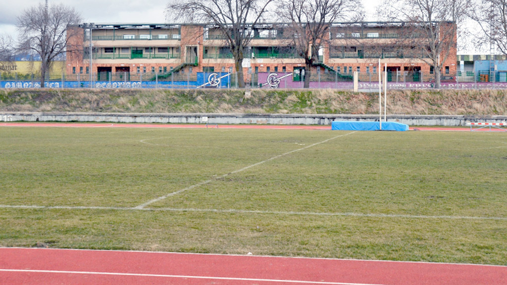 El PSOE apuesta por el deporte integrador y de desarrollo personal 1 Pistas de atletismo Antonio Prieto de la ciudad deportiva de La Albuera. / KAMARERO