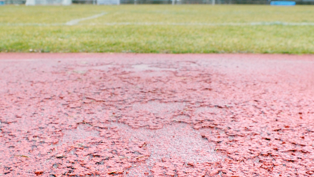 Imagen parcial de una de las zonas de las pistas de atletismo Antonio Prieto, antes de su reforma. / KAMARERO