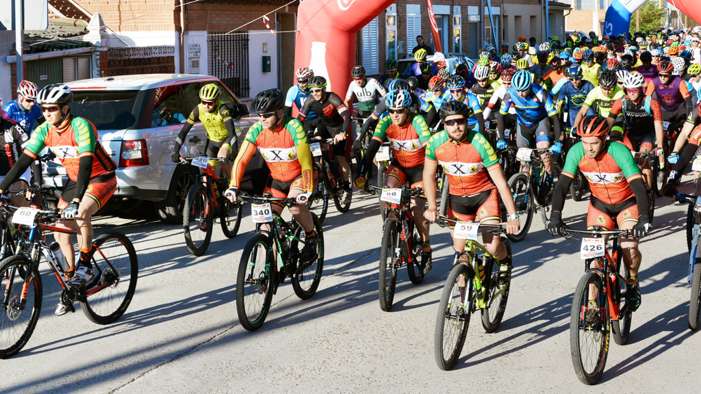 La marcha ofreció tres recorridos diferentes a elegir libremente entre los participantes. Una prueba ciclista no competitiva que mantiene la filosofía de disfrutar del entorno natural pedaleando. / AMADOR MARUGÁN