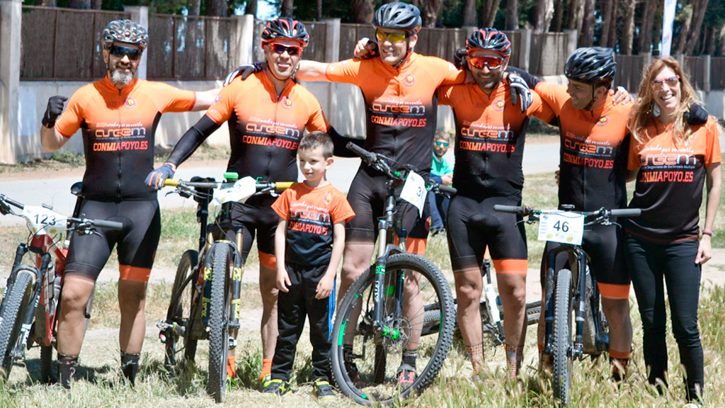 Los componentes del CD Con Mi Apoyo, en la prueba de ciclismo de montaña ‘Ruta del Torto’ de Cantimpalos. / RAFAEL ARRANZ