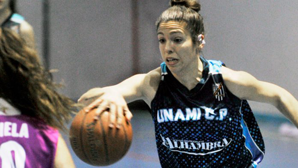 Miriam Rollán encara a una rival. / KAMARERO