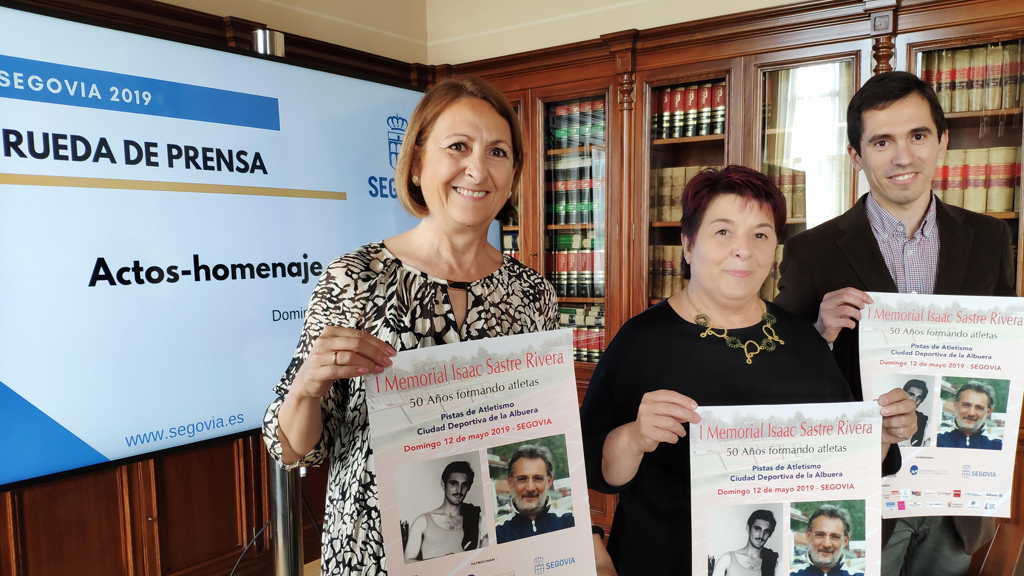 La concejal de deportes, Marian Rueda, la alcaldesa Clara Luquero y Gustavo Gómez, del Blume. / AYUNTAMIENTO DE SEGOVIA