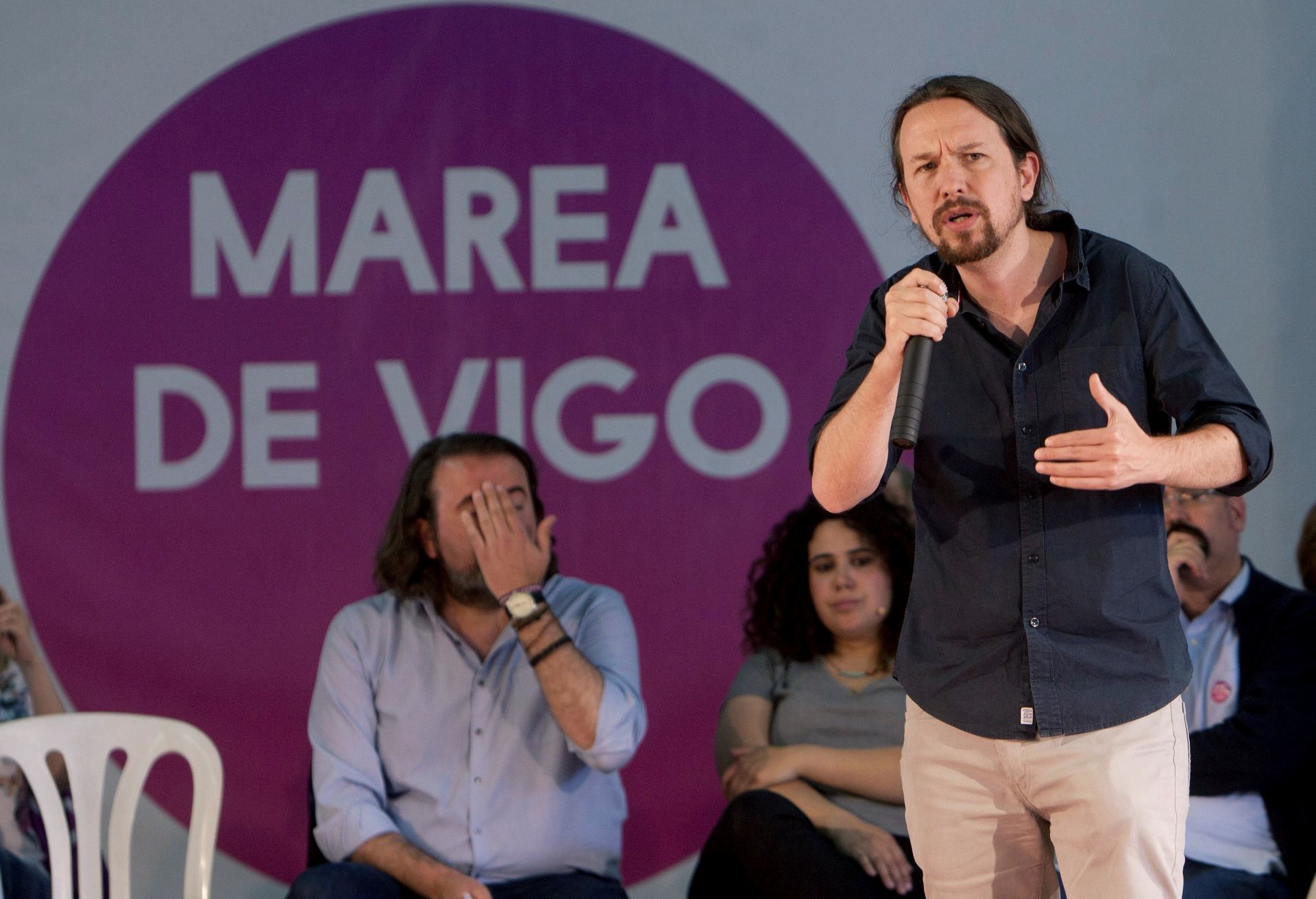 El líder de Unidas Podemos, Pablo Iglesias, durante su mitin desde Vigo. / EFE