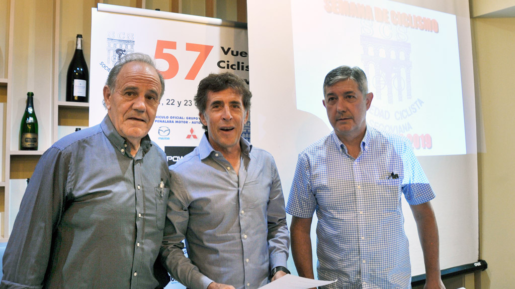 Antonio Barrio, Pedro Delgado y Pepe Palomino, momentos antes de la presentación de la Semana de Ciclismo Segoviano. / KAMARERO