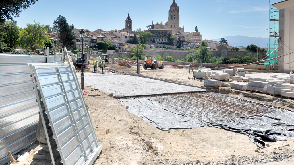 Las obras en la plazuela avanzan a buen ritmo y de momento cumplen los plazos establecidos./ KAMARERO