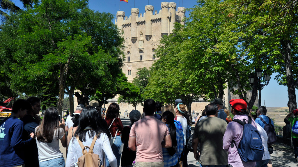 05 1kama alcazar turistas obras plaza reina victoria eugenia kam2025