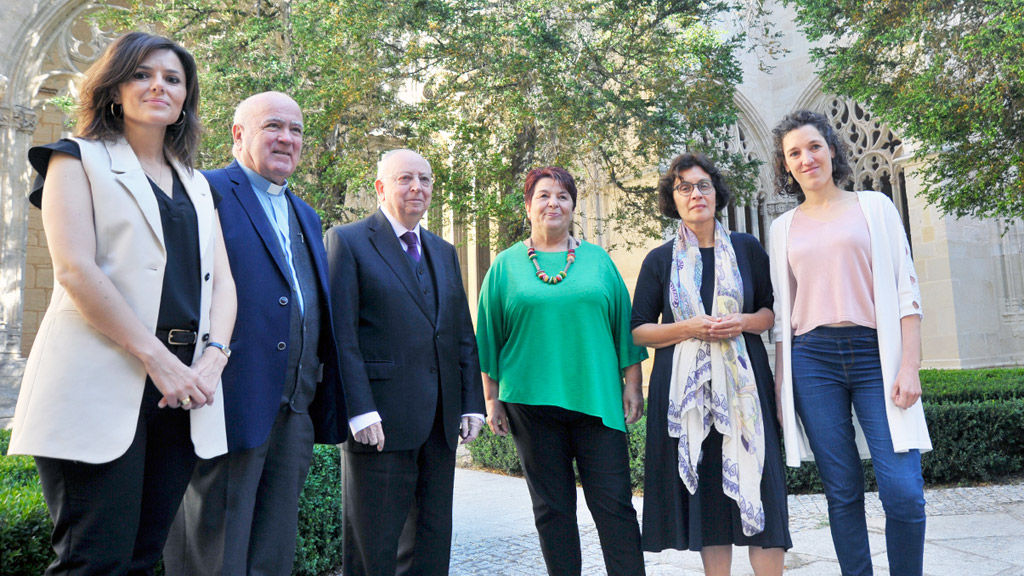 Representantes de las instituciones y de la organización del Festival, durante la presentación. / Kamarero