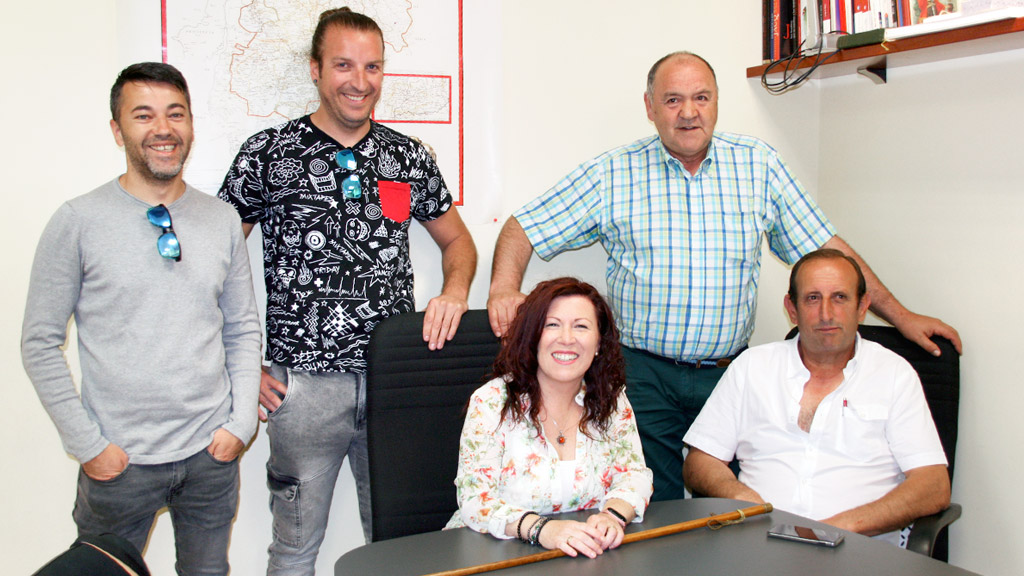 El nuevo Equipo de Gobierno, liderado por María Vallejo (PSOE), tras la constitución de la Corporación. / F. d.