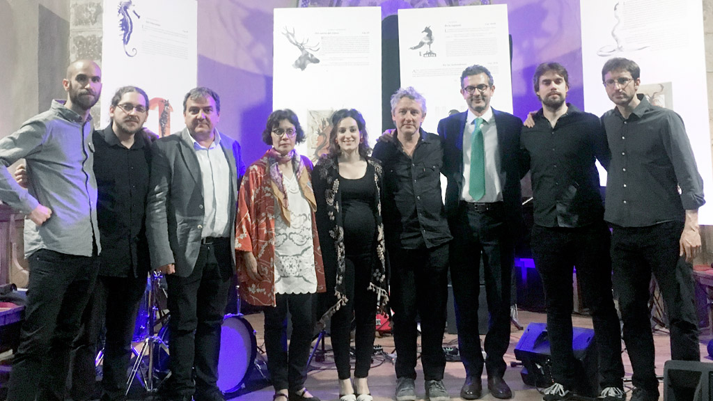 Integrantes del grupo 'Tactus Collective' junto a Juan Manuel Moreno, Marifé Santiago, Luis Moro y José Antonio Sacristán. / Lucía Luque
