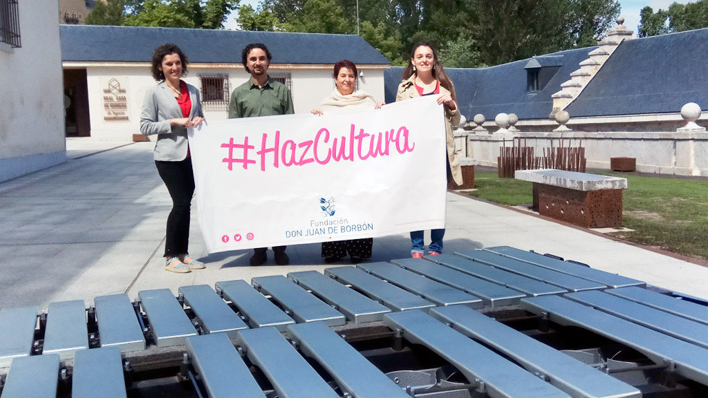 La alcaldesa, las coordinadoras de la Fundación Don Juan de Borbón y de la Casa de la Lectura y el profesor y percusionista Rodrigo Martínez Roncero, que interpretó ‘Granada’, de Albéniz, al xilófono en la Casa de la Moneda. / E. A.