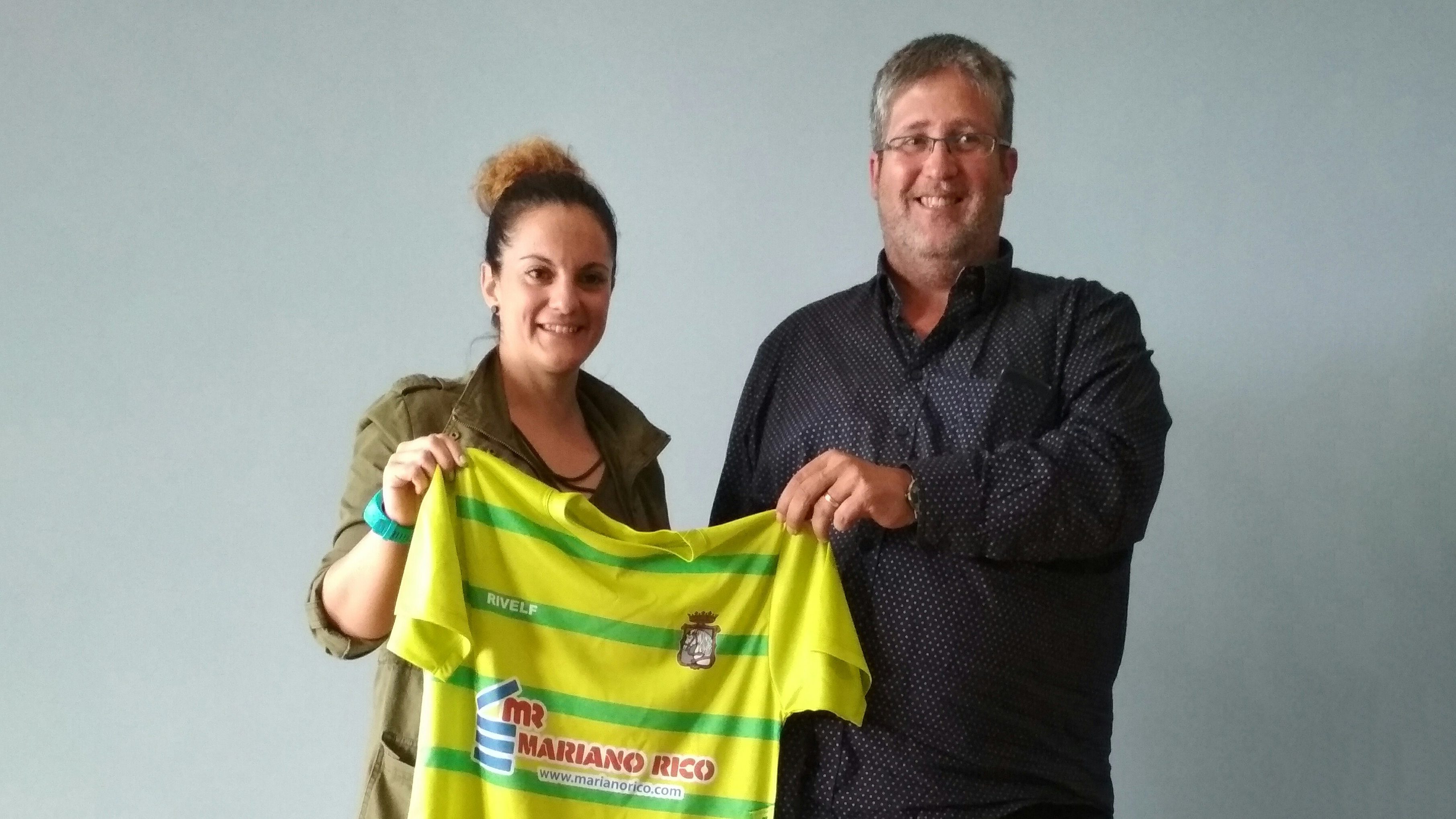 Marta Maroto junto a Héctor Polo, presidente del FS Mariano Rico Cuéllar./ c. n