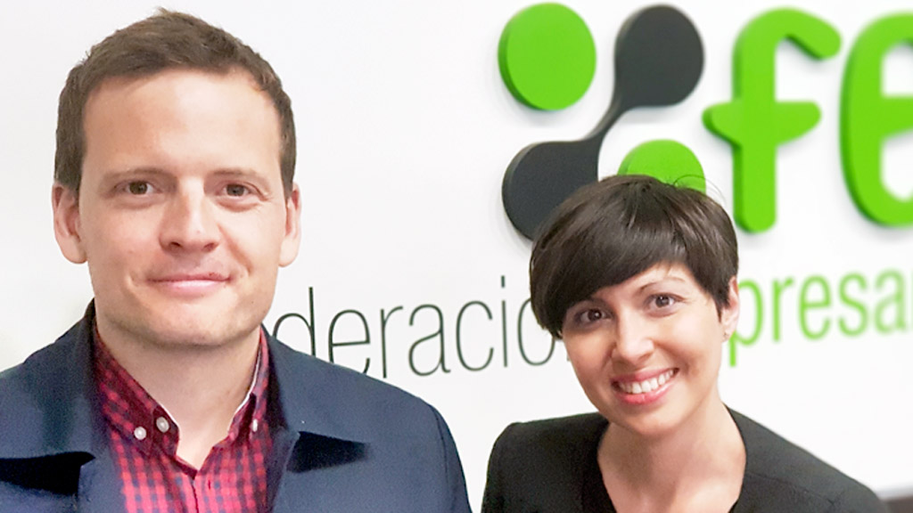 Aránzazu Santamaría sucede a Miguel Antona, ambos en la imagen. /  E. A.