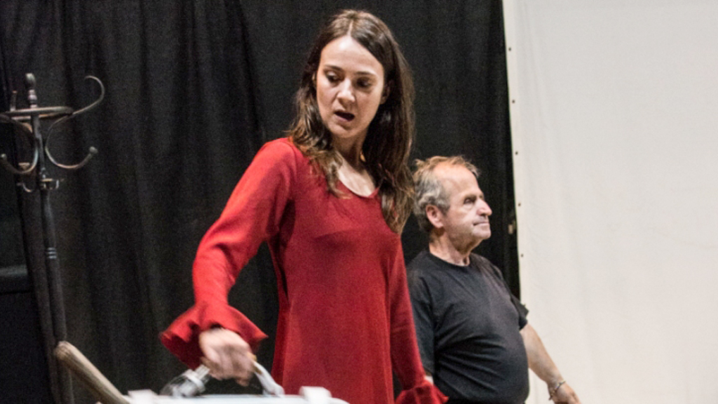 Una de las escenas del nuevo montaje de Paladio Arte, ‘DESEOS’, dirigido por María José Frías. / E. A.