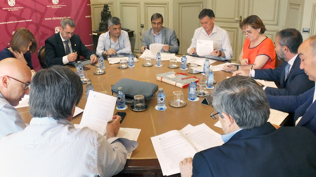 Un momento de la Junta de Gobierno celebrada ayer, en la que se aprobó el anticipo. / el adelantado