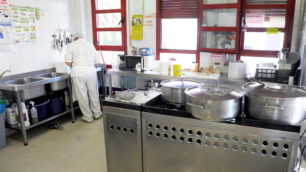 Imagen de archivo de la cocina de un comedor escolar de la provincia de Segovia. / KAMARERO