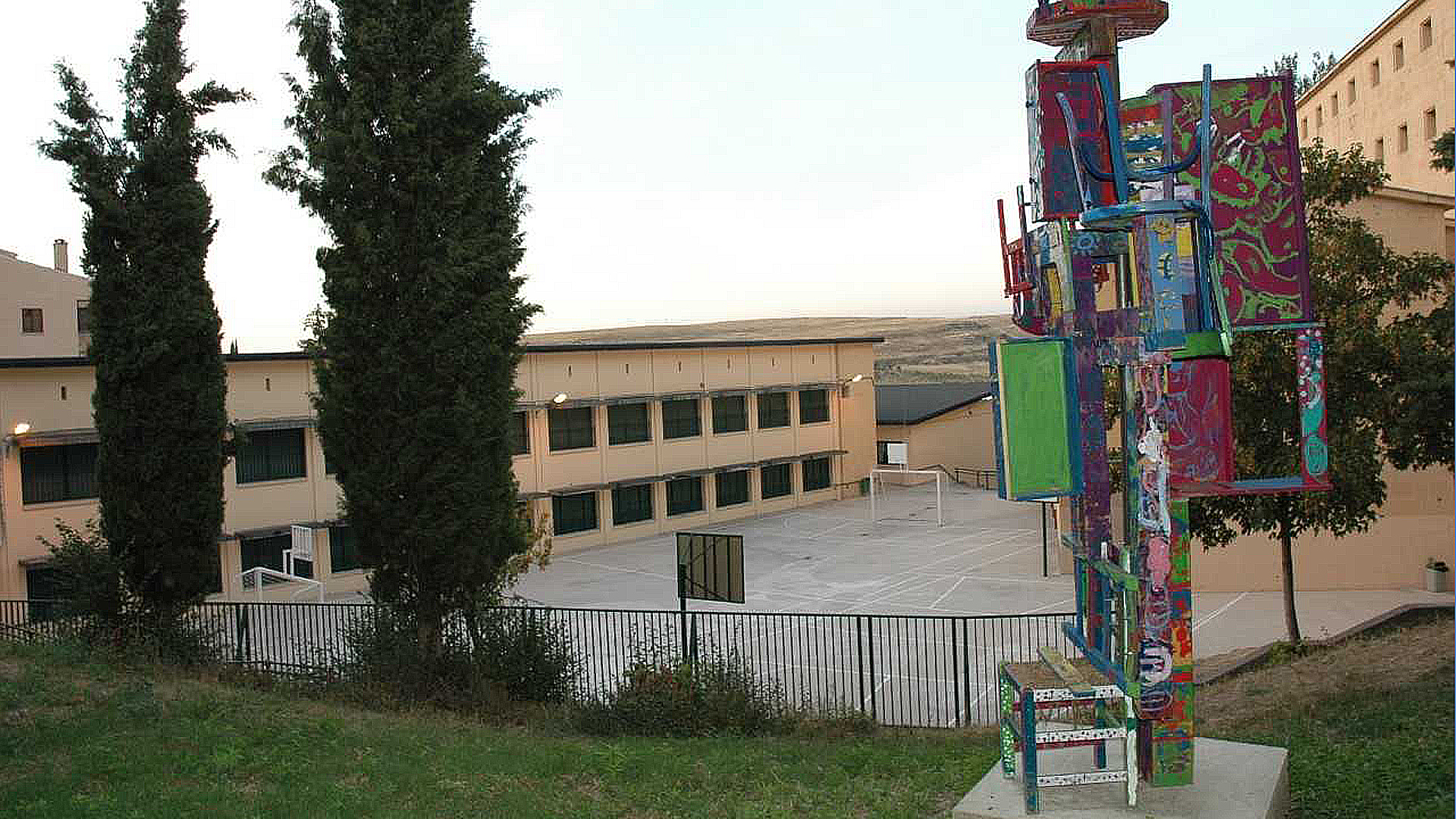 Imagen exterior del colegio Fray Juan de la Cruz. /E. A.
