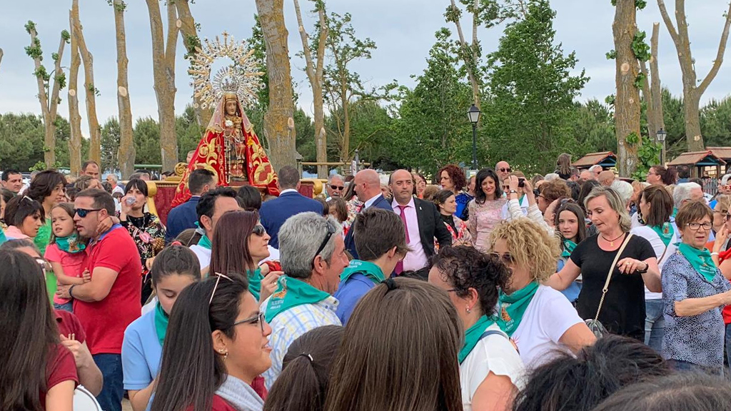 Los carbonerenses mostraron su devoción a la Virgen del Bustar en el gran día. / CHANTAL NÚÑEZ