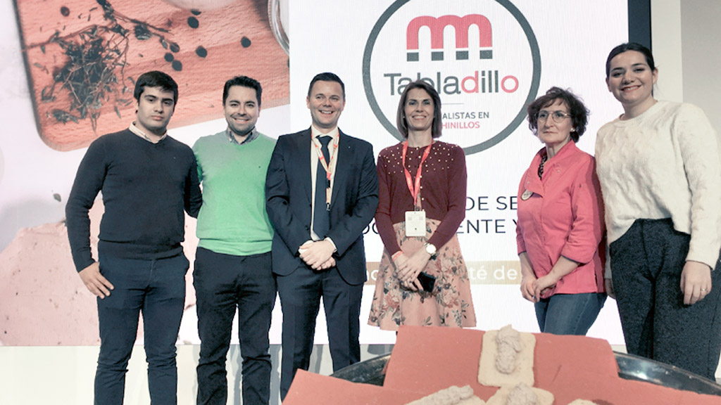 Parte del equipo directivo de Cárnicas Tabladillo en una edición de Fitur. / E. A.