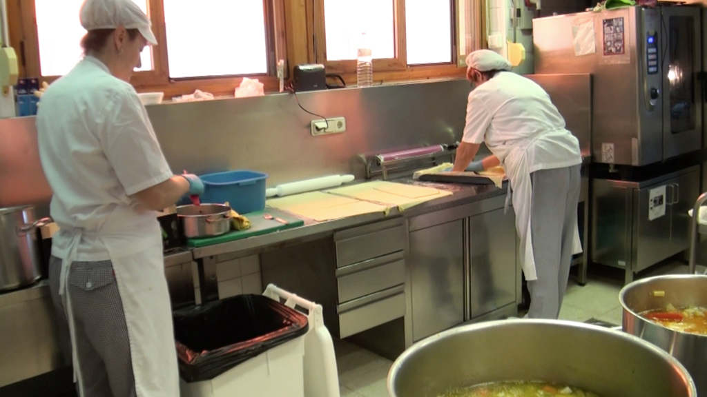Trabajadoras de uno de los centro residenciales pertenecientes a la Diputación de Segovia. / El Adelantado