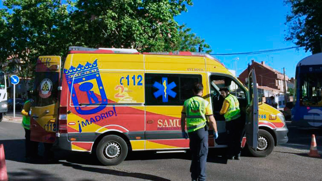 Ambulancia en la que fue transportada la herida. /E.A.