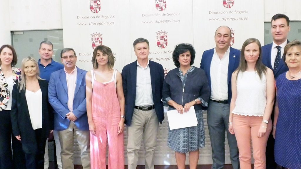 Los funcionarios fueron felicitados por los diputados y por el presidente en funciones de la Diputación. /  E. A.