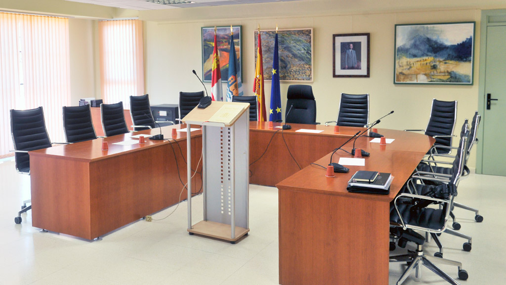 El próximo sábado serán ocupados los sillones de la imagen por los nuevos concejales. / KAMARERO