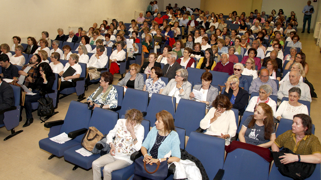 Profesores y alumnos del Programa Interuniversitario, en el salón del edificio Vicerrector Santiago Hidalgo. /  NEREA LLORENTE