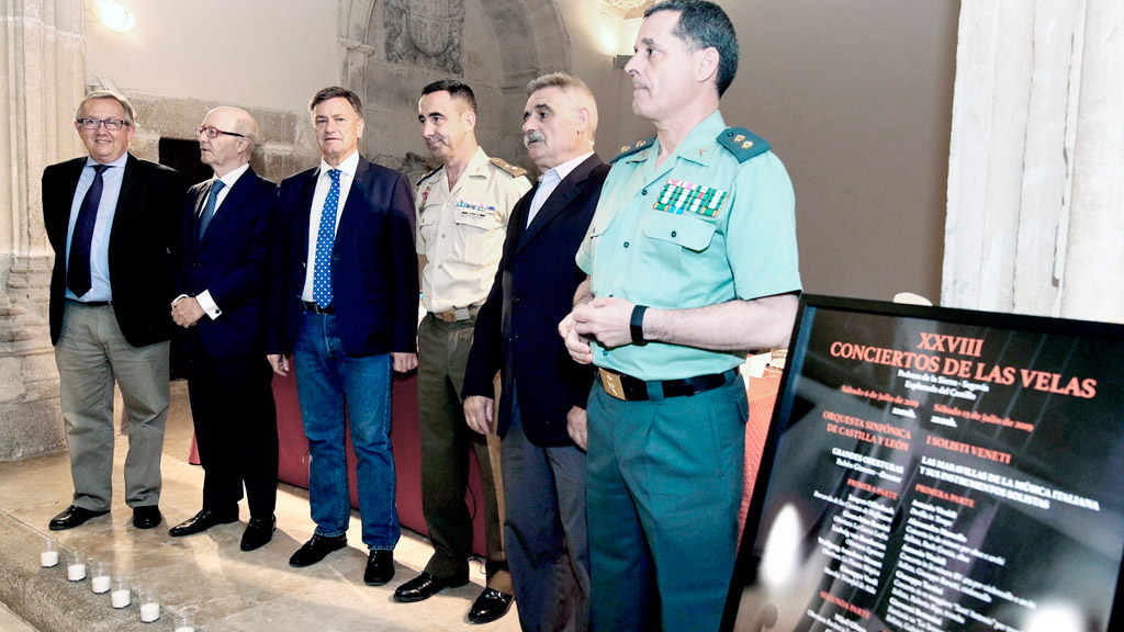 Autoridades asistentes a la presentación de los Conciertos de las Velas, ayer en el Museo Esteban Vicente. / EFE